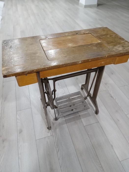 Швейная машина толька стол антиквар