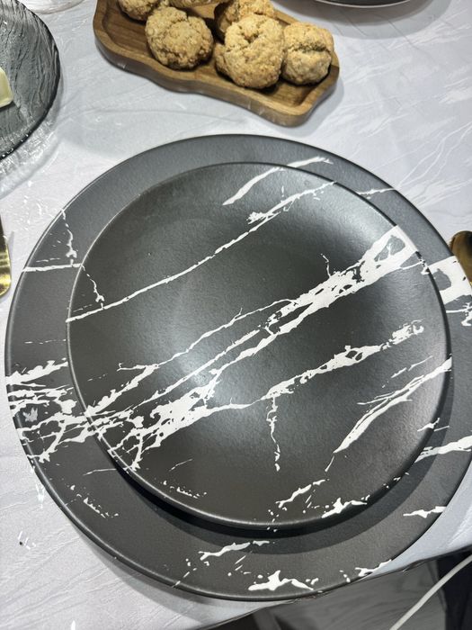 Продам керамические тарелки 20 и 26 см