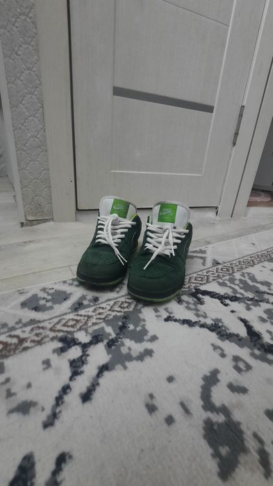 Найк кроссовкйи .