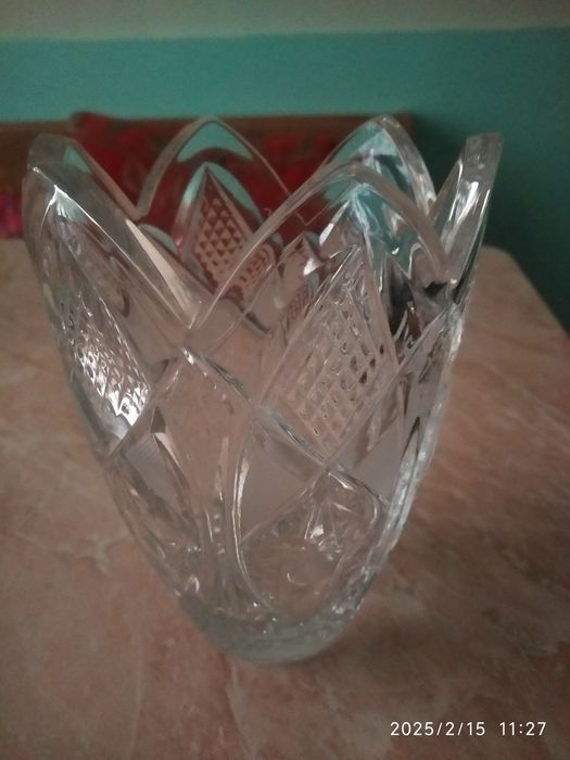 Хрусталь идиш сотилади.