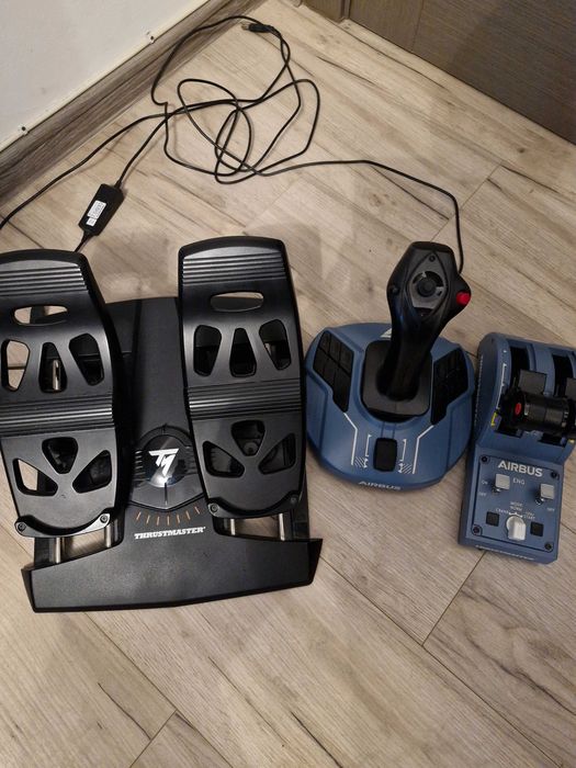 Thrustmaster TCA Officer Pack Airbus + Thrustmaster TFRP pedale paloniere SE VAND SI SEPARAT