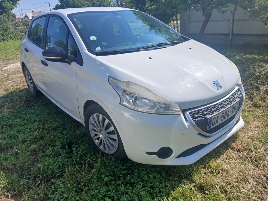 Vând peugeot 208