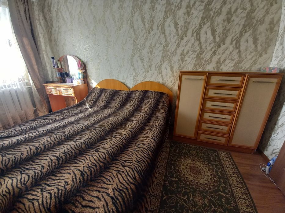 Продам комод, 2кровати,столик