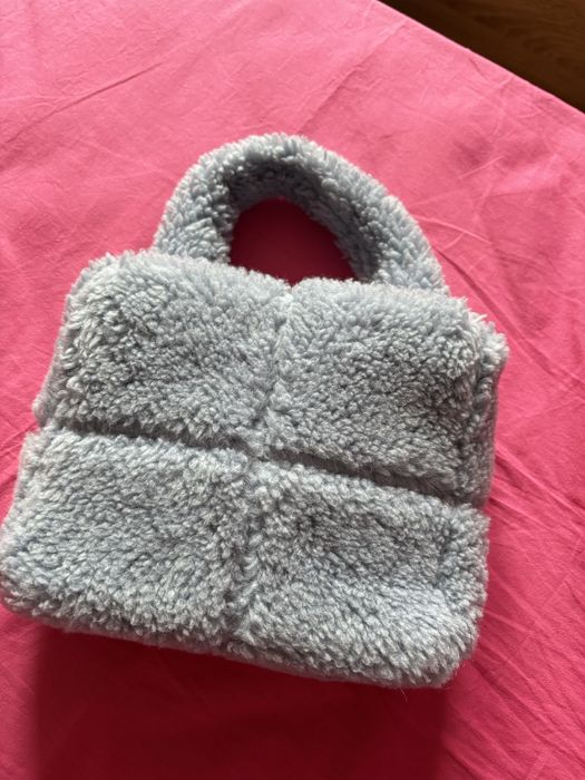 Синя чантичка уникална