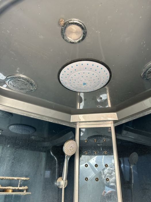 Угловая душевая кабина для дома