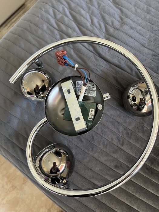 Спот лампа за таван