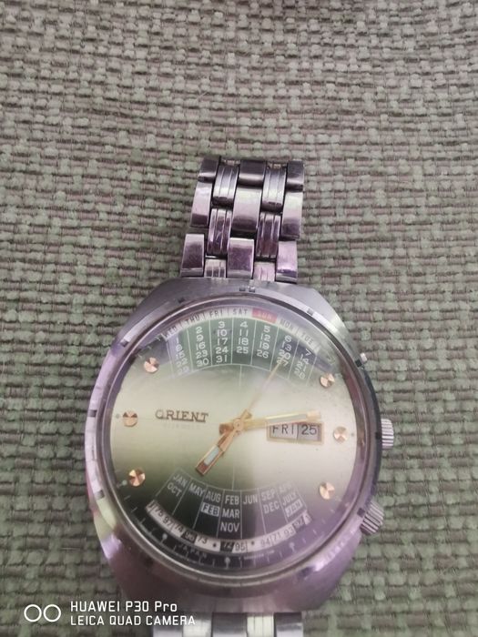 Продавам часовници orient
