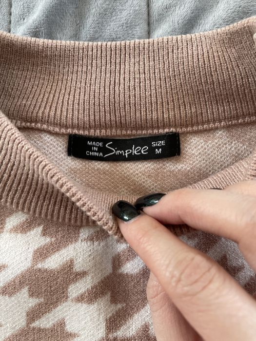 бежевая кофта в гусиную лапку