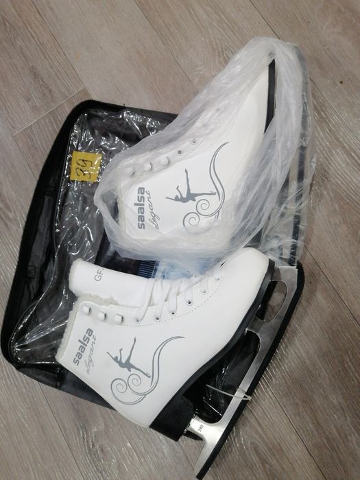 Коньки новые на девочку 39р