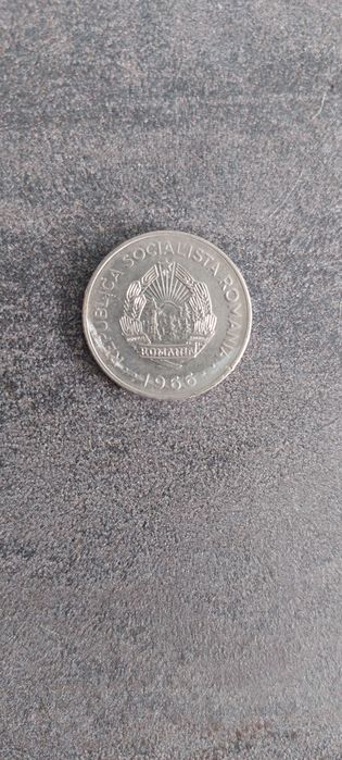 Bacnote și monede vechi.