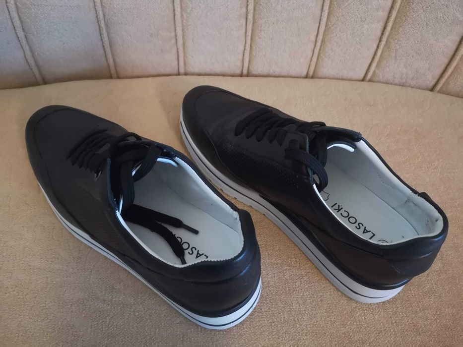 Продавам дамски обувки - сникърси Lasocki