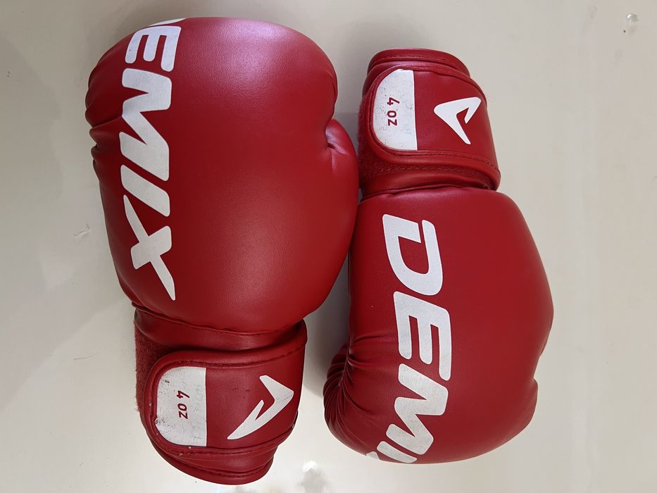 Спорт боксерская перчатка
