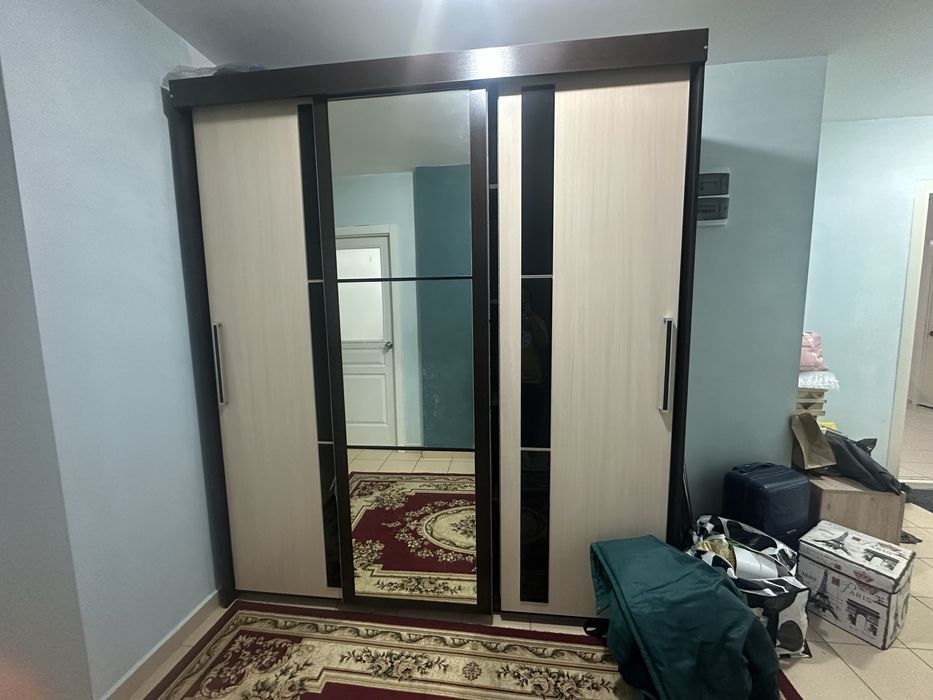 Шкаф большой  размер 3мх2.8