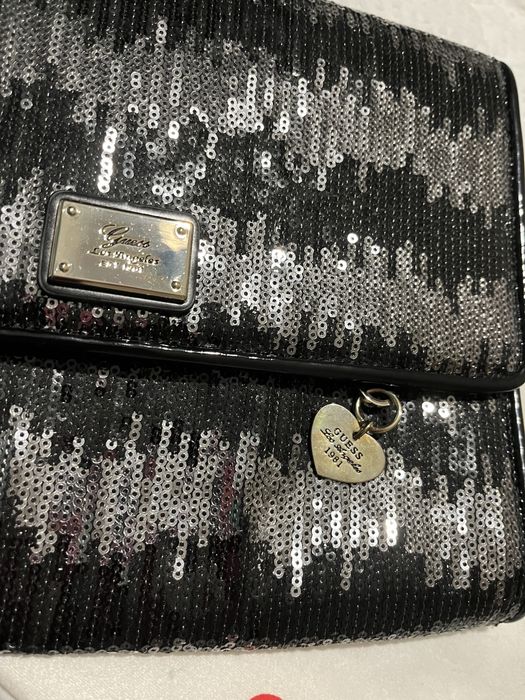 Чанта на Guess..