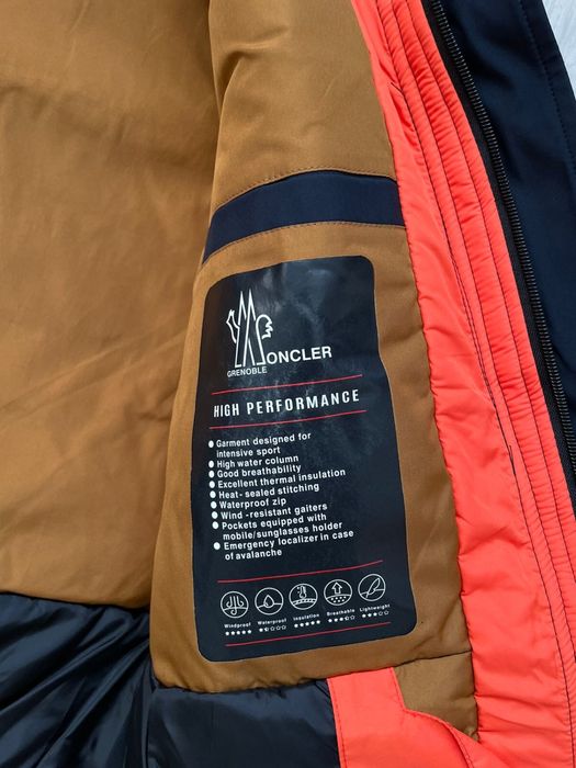 Продам зимнюю куртку Moncler