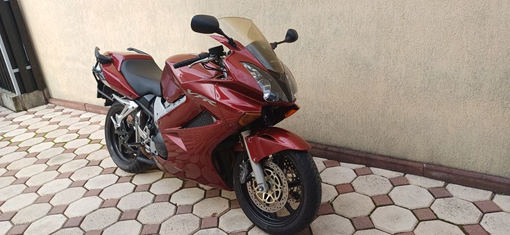 Honda VFR800 v-tech