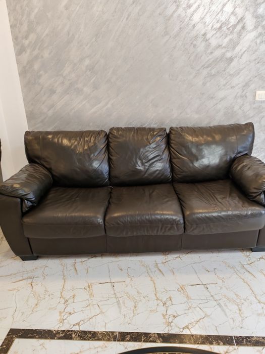 Vând canapea extensibila din piele naturala și fotoliu