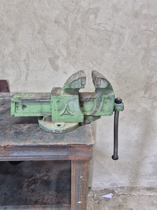 Продам Тиски хорошие