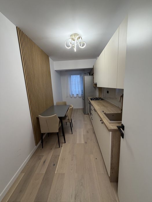 Inchiriez apartament