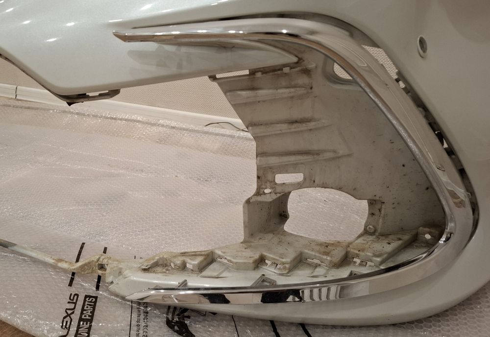 Молдинг на бампер камри 75"Левый"