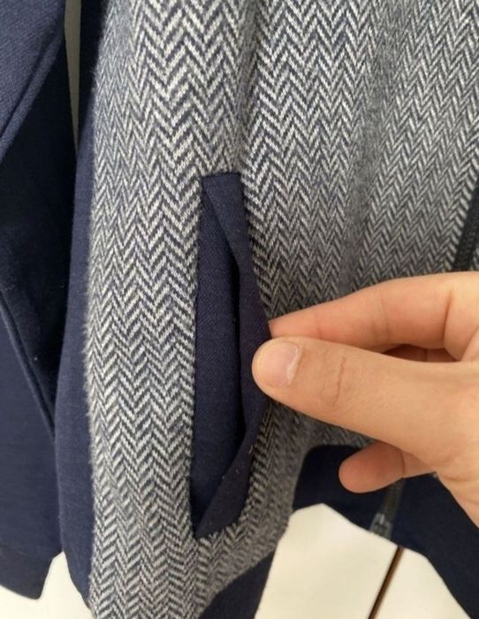 Продам свитер на полном замке