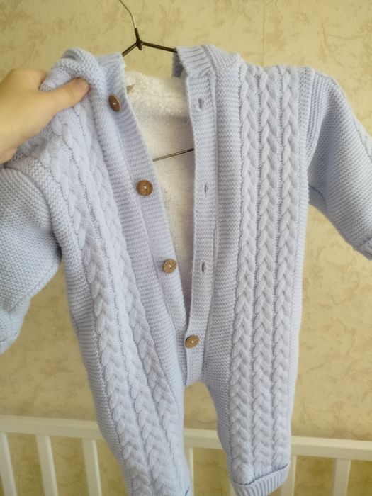 Продам вещи , кепки костюмы