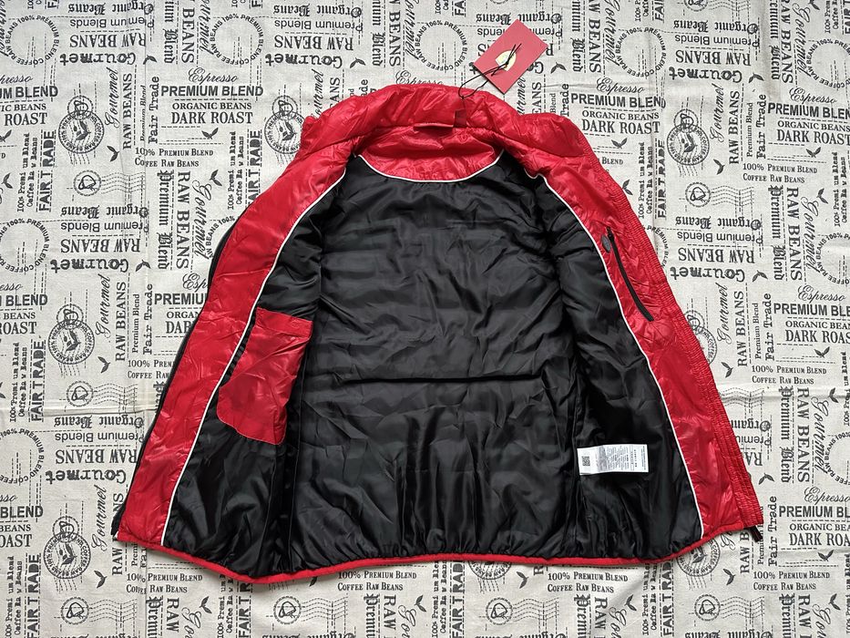 Scuderia Ferrari original official дамски елек грейка.Нов.M