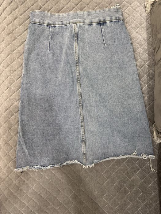 Джинсовая юбка ниже колен