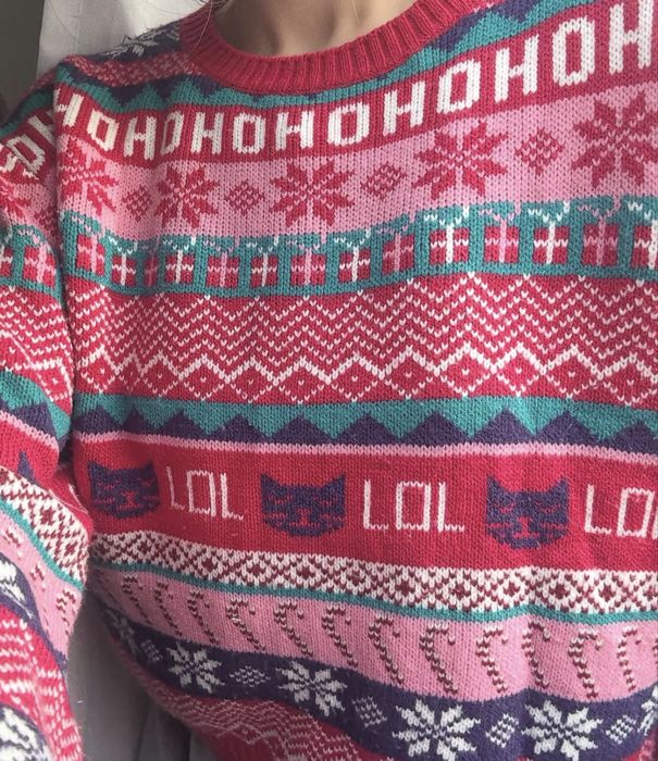 Коледен розов пуловер с котки