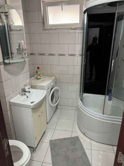 Inchirez apartament cu 2 camere la etaj 3