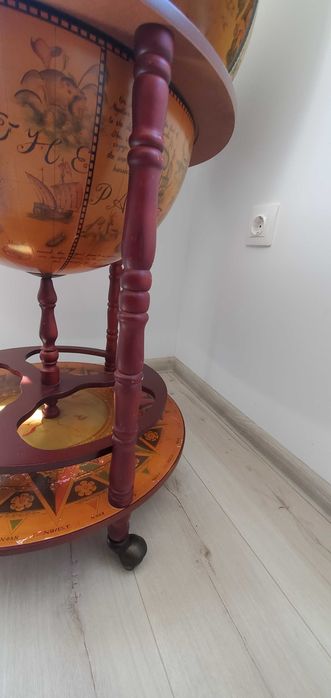 Елегантен глобус-бар