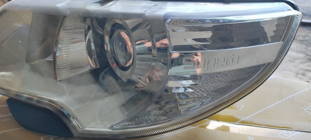 Продам фару на шкоду суперб