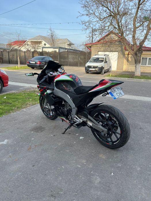 Motocicleta Aprilia 125 cm3
