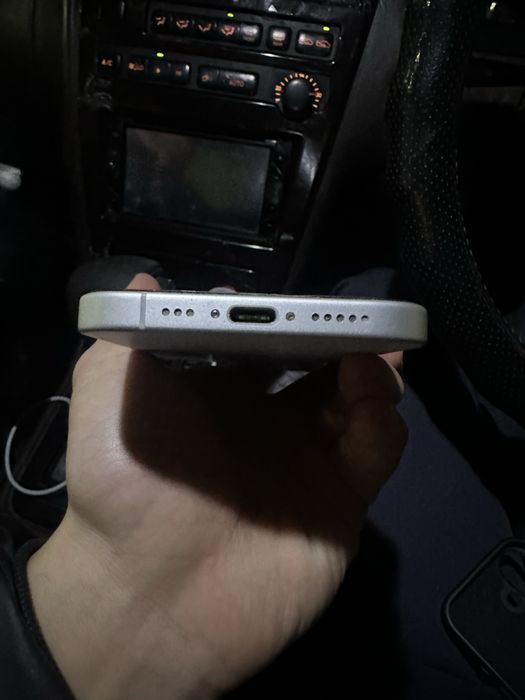 Айфон 16 белый цвет