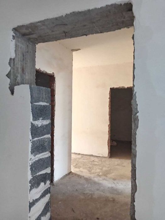 Jizzaxda kvartira sotiladi 4 xonali