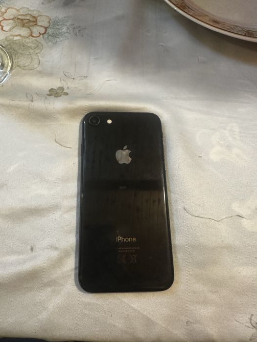 Vand iPhone 8,64 GB-folosit