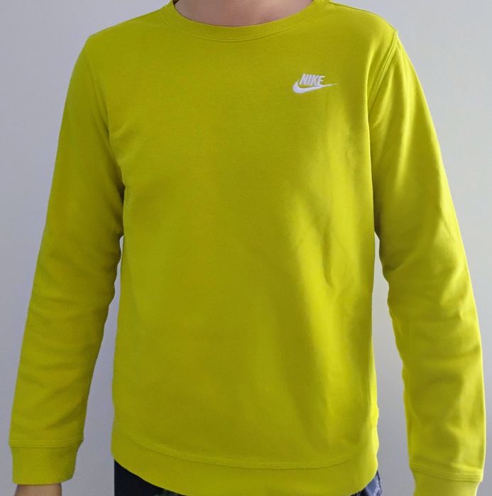 Vând bluza Nike.