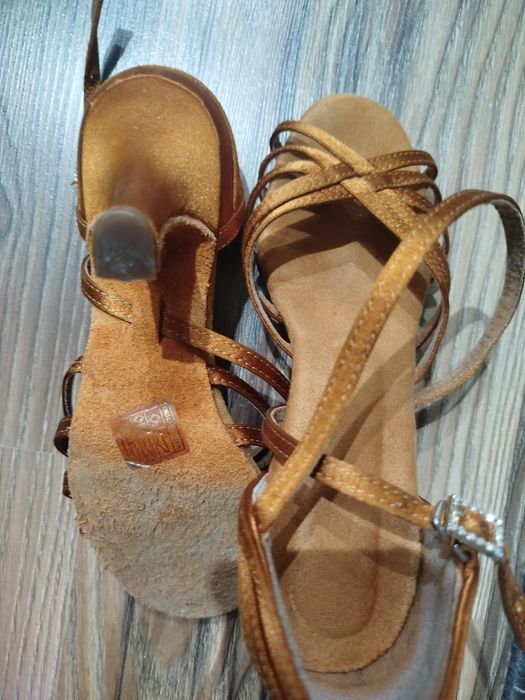 Обувки за латино танци