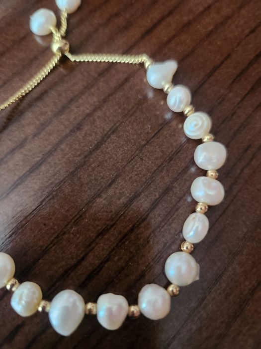 Браслет и серьги-гвоздики из жемчуга