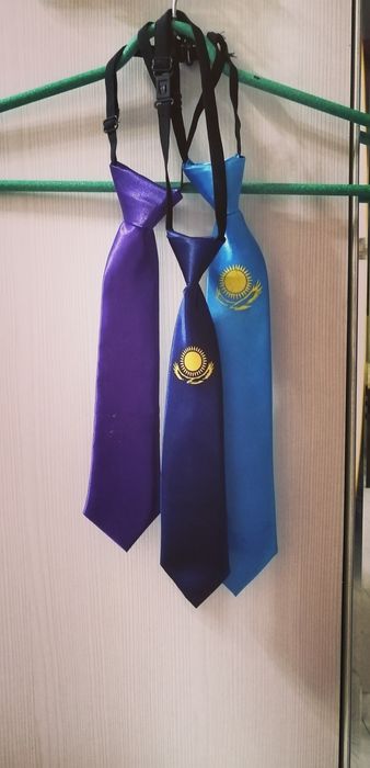 Продаются галстуки на мальчика