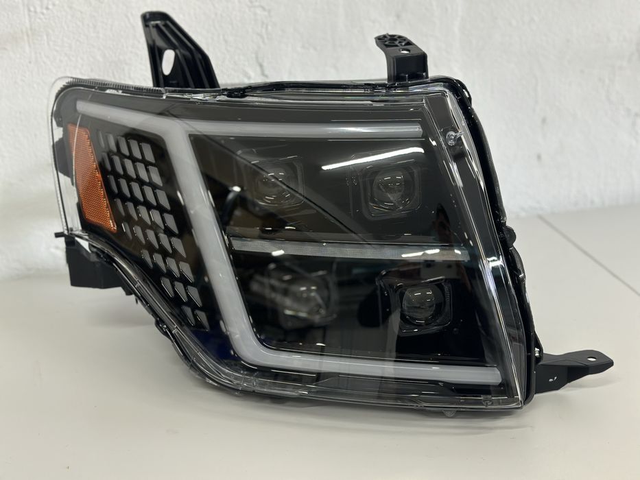 Фары передние Паджеро 4