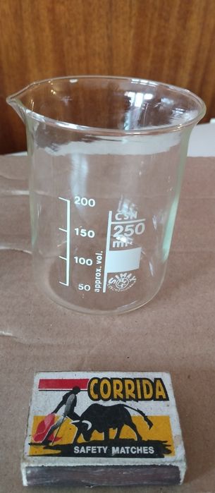 4 различни по грамаж стъклени колбички 150,250,300,400 милилитраl