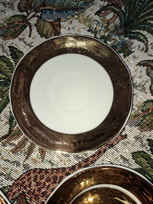 Продавам позлатен сервиз за кафе