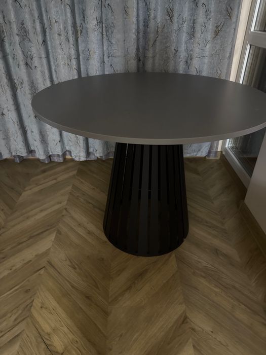 Кръгла трапезна разтегателна маса