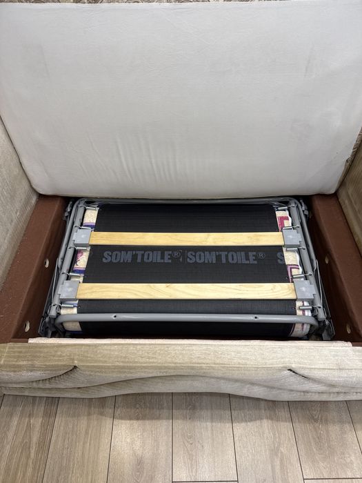 Диван раскладной, с подушками