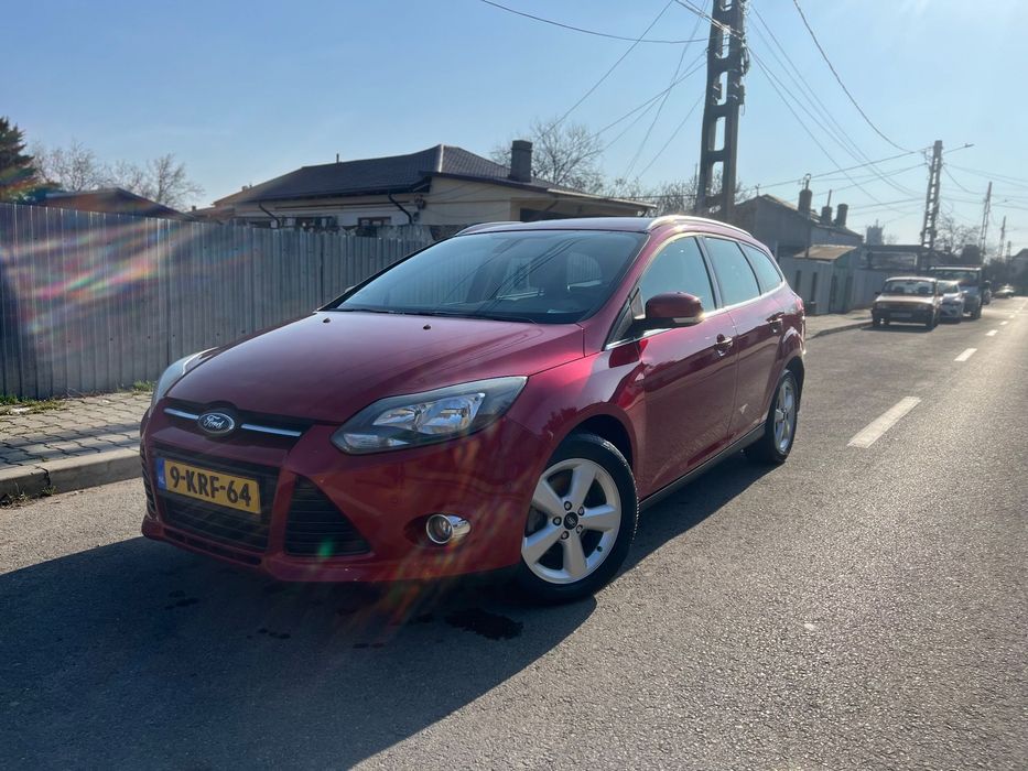 Ford Focus TITANIUM parchează singură model unicat cu opțiuni de top 2015 EURO 5