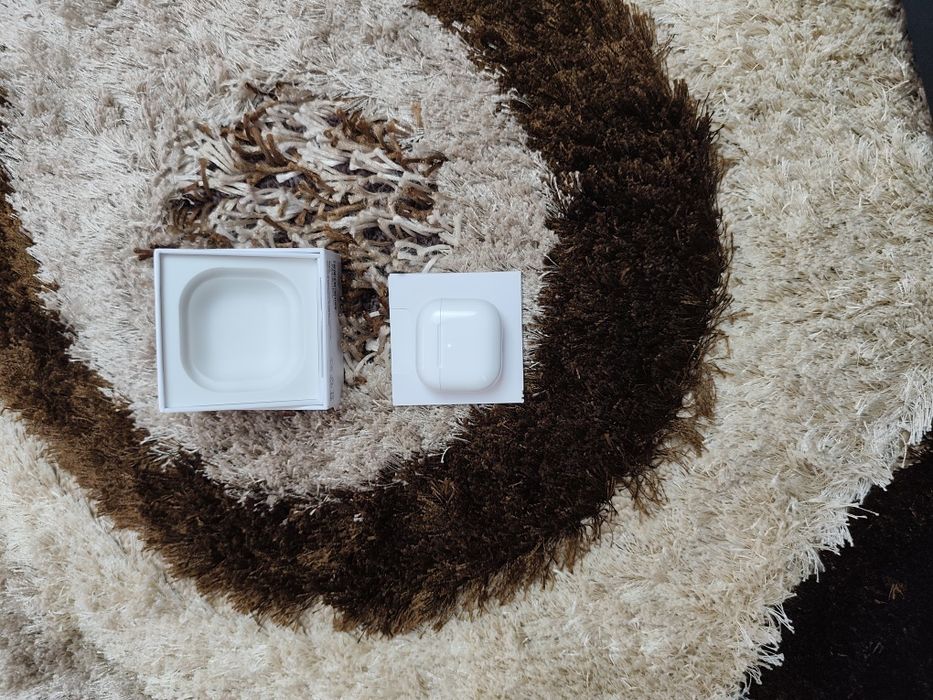 Vând AirPods 4 noi