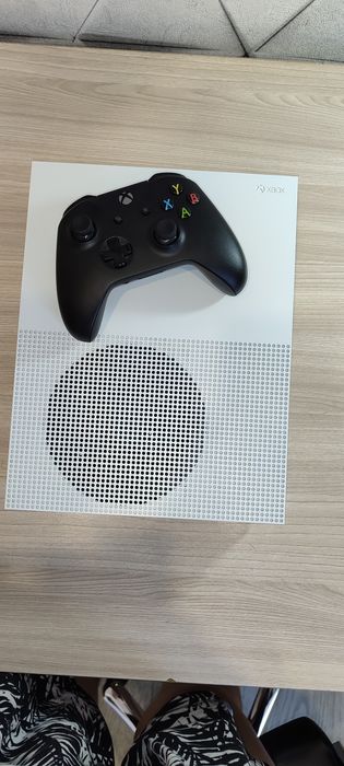 Продам Xbox One S