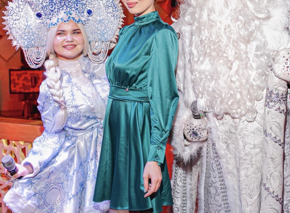 Продам платья Изумрудного цвета