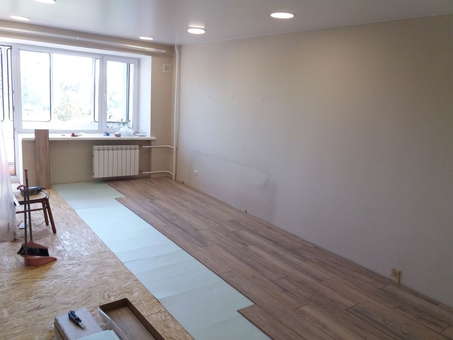 Ламинат, линолеум, плинтус. (Юрий)